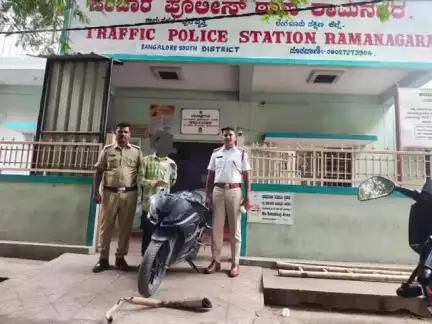 ರಾಮನಗರ: ದೋಷಪೂರಿತ ಸೈಲೆನ್ಸರ್ ಆಳವಡಿಕೆ ನಗರದಲ್ಲಿ ಪೊಲೀಸರಿಂದ ದಂಡ