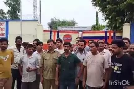 हरिद्वार: बहादराबाद स्थित गैस प्लांट के पास पुलिस ने LPG सिलेंडर के ट्रकों की निकाली हवा, ट्रक चालकों ने दी हड़ताल की चेतावनी