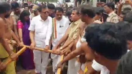 ಮಧುಗಿರಿ: ದೊಡ್ಡದಾಳವಟ್ಟ ಶ್ರೀ ಲಕ್ಷ್ಮೀನರಸಿಂಹ ಸ್ವಾಮಿ  ಬ್ರಹ್ಮರಥೋತ್ಸವ ಚಾಲನೆ ನೀಡಿದ ಸಹಕಾರ ಸಚಿವ ಕೆ ಎನ್ ರಾಜಣ್ಣ