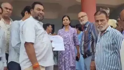 देवास नगर: एमपी स्थाई कर्मी कल्याण संघ ने विभिन्न मांगों के साथ कलेक्टर कार्यालय में दिया ज्ञापन