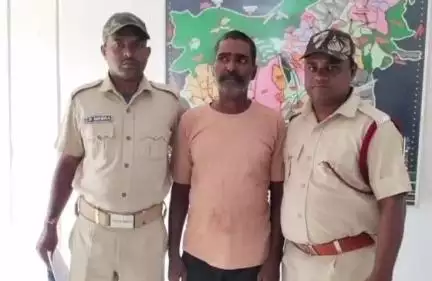 କବିସୂର୍ଯ୍ୟନଗର: ପୁରୁଣା ୱାରେଣ୍ଟ ବଳରେ ଡ଼େଙ୍ଗାପଦର ରୁ  ଜଣକୁ ଗିରଫ କଲା କୋଦଳା ପୋଲିସ