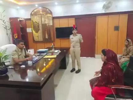 आज दिनांक-08.07.2025 को पुलिस अधीक्षक, कटिहार के द्वारा अपने कार्यालय कक्ष में जन सुनवाई करते हुए I