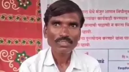 परांडा: भ्रष्टाचार घालणाऱ्याला पाठीशी घालू नका असे म्हणत लोहारा पंचायत समिती समोर अण्णासाहेब कांबळे यांच्या उपोषण