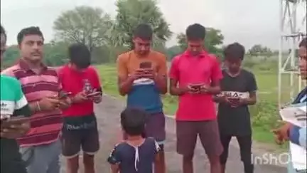 कुंडहित: कुंडहित में स्वच्छ सर्वेक्षण ग्रामीण शुरू, जलसहियाएं ले रही हैं फीडबैक