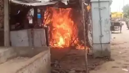 भिंड: मंशापूर्ण मंदिर के पास जूस की गुमठी में बिजली के तारों में स्पार्किंग से भीषण आग