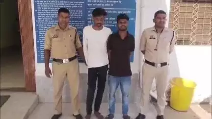 अंबिकापुर: सरगुजा में अवैध शराब तस्करी का भंडाफोड़, 2 आरोपी गिरफ्तार, 58 लीटर अंग्रेजी शराब की गई जब्त