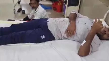 सिवनी: बरवाह गांव में जहरीले कीड़े के काटने से व्यक्ति बीमार, जिला अस्पताल में भर्ती