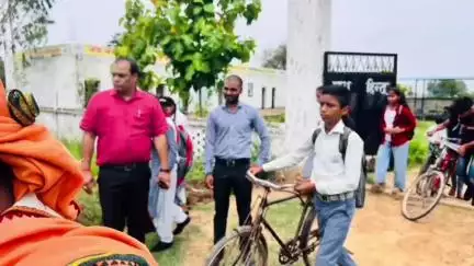 शाहबाद: भरखनी ब्लॉक में खंड शिक्षा अधिकारी ने किया औचक निरीक्षण, प्राइवेट स्कूलों में अमान्य कक्षाएँ बंद कराई