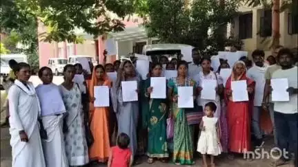 लातेहार: मनरेगा में भ्रष्टाचार को लेकर निंद्रा ग्राम के ग्रामीणों ने उप विकास आयुक्त लातेहार को ज्ञापन सौंपा