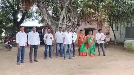 మెదక్: మాదకద్రవ్యాలకు దూరంగా ఉండాలని సాంస్కృతిక కళాబృందంచే అవగాహన సదస్సులు
