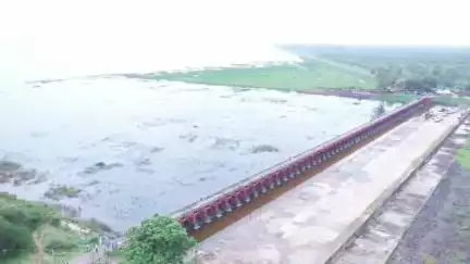 વડોદરા પૂર્વ: આકાશી દ્રશ્યો: આજવા સરોવર માંથી પાણી છોડાયું