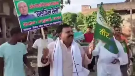 बेलसंड: बेलसंड में मतदाता जागरूकता के लिए निकाली गई रैली, साइकिल और बाइक से सैकड़ों लोग शामिल हुए