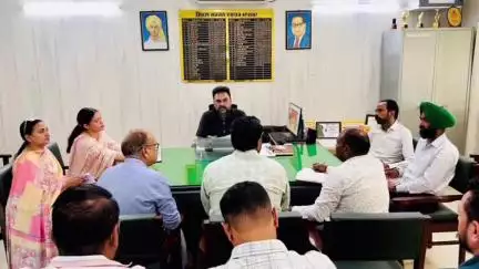 ਮਾਨਸਾ: ਸਿਵਲ ਸਰਜਨ ਮਾਨਸਾ ਵੱਲੋਂ ਸਿਵਲ ਸਰਜਨ ਦਫਤਰ ਮਾਨਸਾ ਵਿਖੇ ਬਰਸਾਤੀ ਮੌਸਮ 'ਚ ਬਿਮਾਰੀਆਂ ਤੋਂ ਬਚਾਅ ਲਈ ਪ੍ਰਬੰਧਾਂ ਦੀ ਸਮੀਖਿਆ