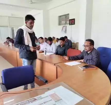 अलीराजपुर: जिला कलेक्ट्रेट में डिप्‍टी कलेक्‍टर जीपी अग्रवाल की अध्यक्षता में जनसुनवाई, 25 आवेदन पत्र प्राप्त