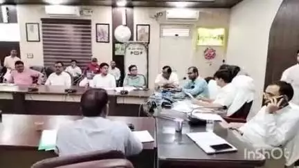 संभल: कलेक्ट्रेट सभागार में सीबीएसई और आईसीएसई बोर्ड के प्रधानाचार्यों के साथ NCERT की पुस्तक पर चर्चा हुई