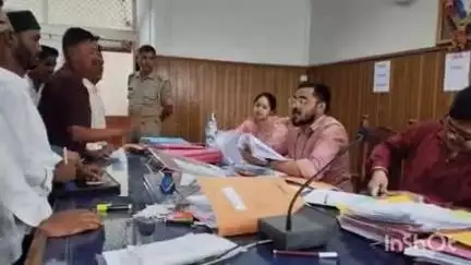अल्मोड़ा: पंचायत चुनाव को लेकर जिला पंचायत कार्यालय में दूसरे दिन भी हुई नामांकन पत्रों की जांच, सभी 97 नामांकन पत्र वैध पाए गए