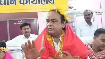 देवघर: स्वास्थ्य मंत्री इरफान अंसारी पहुंचे बाबा मंदिर, सिंह द्वारा स्थित पंडा धर्मरक्षिणी कार्यालय का किया दौरा