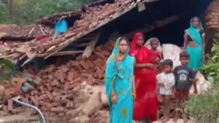 कोटा: ग्राम सेमरी में मूसलाधार बारिश के कारण मिट्टी खपरैल से बना घर ध्वस्त, प्रशासन से मदद की लगाई गुहार