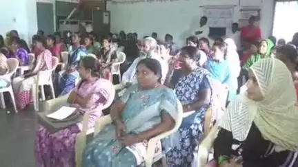 జడ్చర్ల: మహిళా సమైక్య సంఘాలు కలిసికట్టుగా ముందుకెళ్లాలి జిల్లా కలెక్టర్ విజయేంద్రియ బోయ