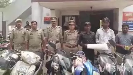 संभल: हयातनगर पुलिस ने धुरेटा-बबेना रोड पर 4 व्यक्तियों को जुआ खेलते पकड़ा, बरामद हुए 4 मोबाइल, 8 मोटरसाइकिल, 1 स्कूटी और ₹2560