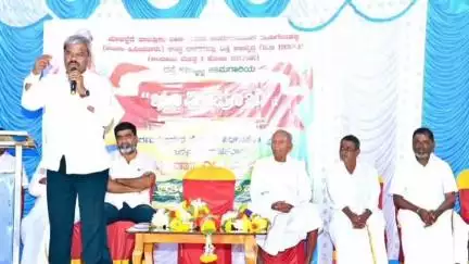 ಹೊಳಲ್ಕೆರೆ: ಹಿರಿಯೂರು ಗ್ರಾಮದಲ್ಲಿ ಕೆರೆ ಅಭಿವೃದ್ಧಿ ಮತ್ತು ಸಿಸಿ ರಸ್ತೆ ಕಾಮಗಾರಿಗಳಿಗೆ ಭೂಮಿ ಪೂಜೆ ನೆರವೇರಿಸಿದ ಶಾಸಕ ಎಂ.ಚಂದ್ರಪ್ಪ