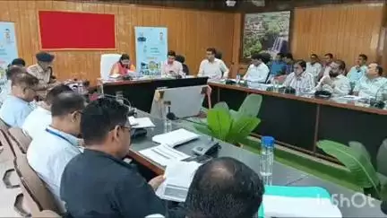 चित्तौड़गढ़: ग्रामीण सभागार में जिला परिषद सीईओ ने साप्ताहिक बैठक में चिकित्सा, पेयजल और बिजली योजनाओं की समीक्षा कर दिए निर्देश