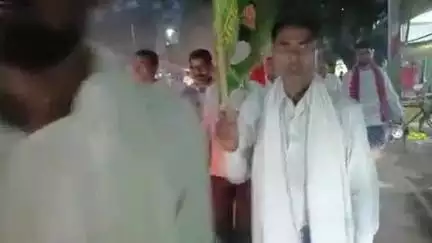 घोसी: घोसी बाजार में महागठबंधन के नेताओं और कार्यकर्ताओं ने मशाल जुलूस का आयोजन किया