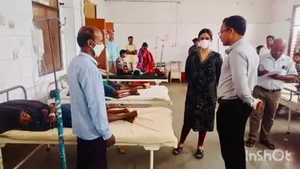 सुकमा: कोंटा के सामुदायिक स्वास्थ्य केंद्र में कलेक्टर ने मरीजों से चर्चा कर स्वास्थ्य सुविधाओं का लिया फीडबैक