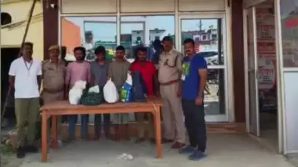 चंदौली: अलीनगर पुलिस और RPF ने मानस नगर पोखरा के पास 38 लीटर अवैध शराब के साथ 4 तस्करों को किया गिरफ्तार, एक बाल अपचारी निरुद्ध