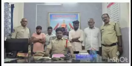 తాండూరు: పేకాట స్థావరంపై పోలీసుల దాడి...అయిదుగురు అరెస్టు