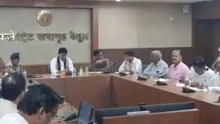 बैतूल नगर: कलेक्ट सभागृह में बैठक: सड़कों पर मवेशी ना बैठें, यह सड़क विभाग और टोल संचालकों की जिम्मेदारी