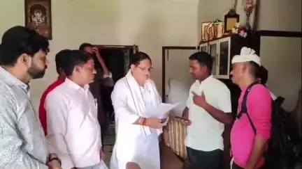रतनगढ़: पूर्व विधायक अभिनेश महर्षि ने भाजपा कार्यालय में की जनसुनवाई, समस्याओं के समाधान के लिए अधिकारियों को दिए निर्देश