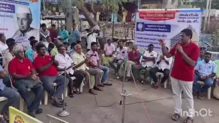 ஆண்டிப்பட்டி: ஆண்டிபட்டி-வைகைஅணை சாலையில் 9ம் தேதி நடக்கும் நாடு தழுவிய வேலை நிறுத்தத்திற்கு ஆதரவுகேட்டுஇன்சூரன்ஸ் ஊழியர்கள்பிரச்சாரம்