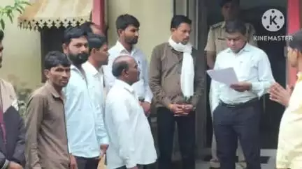 अमरवाड़ा: आवारा पशुओं की वजह से ख़राब हो रही फसलों को लेकर किसानों ने तहसीलदार को सौंपा ज्ञापन