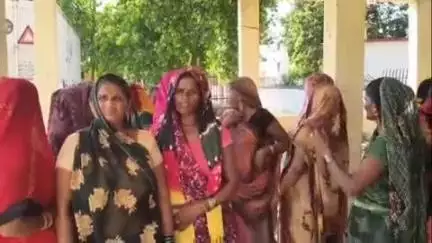 सिराथू: समूह का पैसा लेने वाली महिलाओं का हो रहा है शोषण, महिलाओं ने कोखराज थाने में की शिकायत, डीएम से भी करेंगी शिकायत