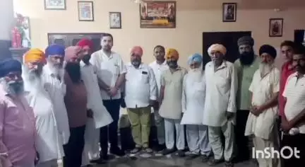 ਨਵਾਂਸ਼ਹਿਰ: ਮੀਰਪੁਰ ਜੱਟਾਂ ਵਿਖੇ ਆਮ ਆਦਮੀ ਪਾਰਟੀ ਅਤੇ ਸ਼੍ਰੋਮਣੀ ਅਕਾਲੀ ਦਲ ਨਾਲ ਸਬੰਧਤ ਕਈ ਪਾਰਟੀ ਮੈਂਬਰਾਂ ਕਾਂਗਰਸ ਪਾਰਟੀ ਵਿੱਚ ਸ਼ਾਮਿਲ
