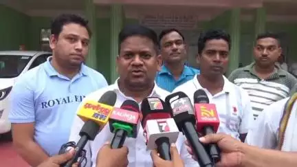 ନୟାଗଡ: ଭାପୁର ବ୍ଲକ ବିଡିଓ ଙ୍କ ବିରୋଧରେ ଜିଲାପାଳଙ୍କୁ ଫେରାଦ,ଜିଲ୍ଲାପାଳଙ୍କ କାର୍ଯ୍ୟାଳୟ ପରିସରରେ ପ୍ରତିକ୍ରିୟା ରଖିଲେ ଭାପୂର୍ ବ୍ଲକ୍ ଉପାଧ୍ୟକ୍ଷ