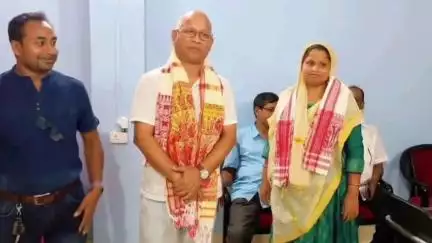 বঙাইগাঁও ভাগ: জিলা বিজেপি কাৰ্যালয়ত বালাৰচৰ মাত্ৰাঘোলা পঞ্চায়তৰ নৱনিৰ্বাচিত সভানেত্ৰী নাৰ্গীছ বেগমক সম্বৰ্ধনা জনায় জিলা BJP সভাপাতি
