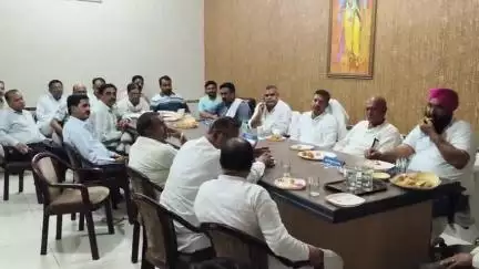 अनूपगढ़: व्यापार मंडल की बैठक में पदाधिकारियों ने SDM से भाजपा नेता को धमकी देने वाले गैंगस्टर के खिलाफ कार्रवाई की मांग की