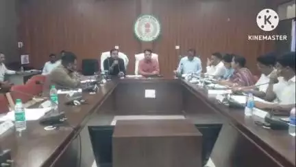 खैरागढ़ में समय-सीमा बैठक संपन्न, जनहित मामलों पर जोर देते हुए केसीजी कलेक्टर ने त्वरित समाधान के दिए निर्देश