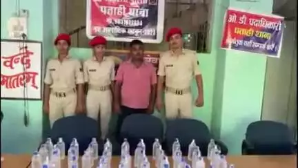 पताही: पुलिस ने जरदाहा गांव में छापेमारी कर 60 बोतल नेपाली शराब के साथ एक तस्कर को किया गिरफ्तार, थाना अध्यक्ष ने दी जानकारी