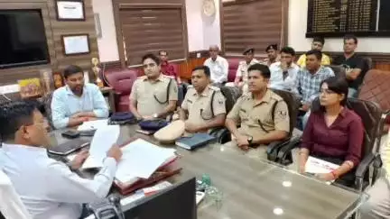 डुमरा: सावन में कावड़ियों की सुरक्षा के लिए डीडीसी ने दिए निर्देश, हलेश्वर नाथ मंदिर में चाक-चौबंद व्यवस्था