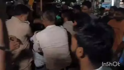 বিশ্বনাথ: নগৰত  আমছু আৰু আৰক্ষীৰ মাজত তীব্ৰ হতাহতি
