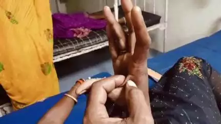 स्लीमनाबाद: पोड़ी में गाय को चारा निकालते समय 35 वर्षीय महिला को सांप ने काटा, अस्पताल में इलाज जारी