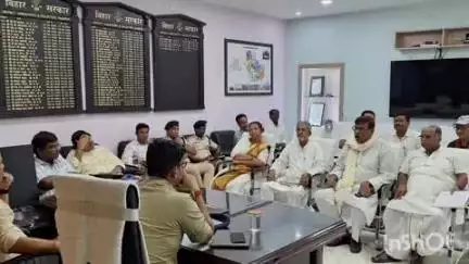कहरा: डीएम दीपेश कुमार की अध्यक्षता में राजनीतिक दलों के साथ बैठक आयोजित हुई, कई मुद्दों पर चर्चा