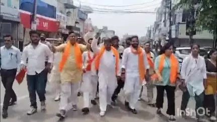 मुज़फ्फरनगर: प्रशासन के नोटिस पर SSP कार्यालय पहुंचे हिंदू संगठन के कार्यकर्ता, नाम बदलकर होटल खोलने वालों पर कार्रवाई की मांग की