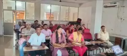 शिवहर: जनसंख्या स्थिरता पखवाड़े पर जीविका के सीएलएफ एंकर पर्सन एवं एमआरपी का हुआ उन्मुखीकरण