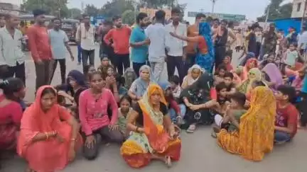 टेहरोली: कांशीराम कॉलोनी में बिजली और पानी की समस्या को लेकर ग्रामीणों ने किया चक्का जाम, मौके पर पहुंची पुलिस