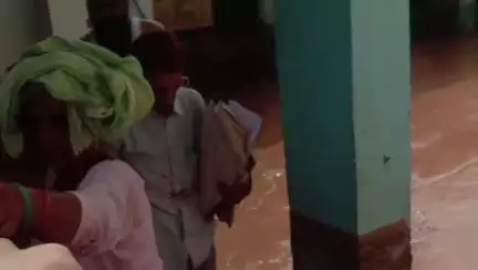 मोरनी: प्रेमपुरा गांव के सरकारी स्कूल में घुसा नदी का पानी, स्कूल का रिकॉर्ड और मिड डे मील हुआ खराब