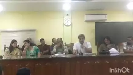 গাইঘাটা: আজ গাইঘাটা পঞ্চায়েত সমিতিতে এক বৈঠকের আয়োজন করা হয়, এদিনের এই বৈঠকে উপস্থিত ছিলেন গাইঘাটা বিডিও